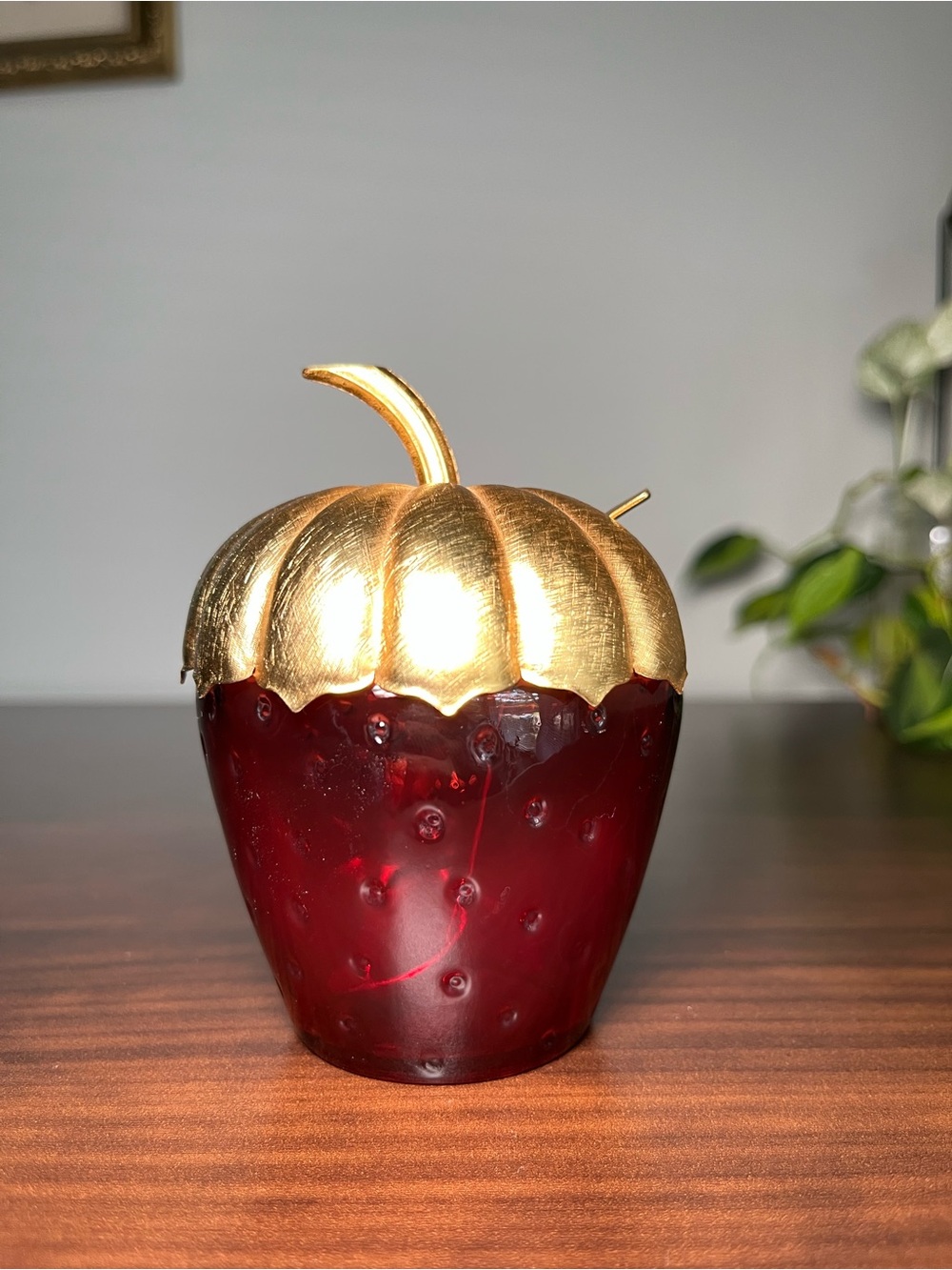 Ruby red glass strawberry jam jar with gold metal lid. 1970 - 70’s Avon - Picture 3 of 12